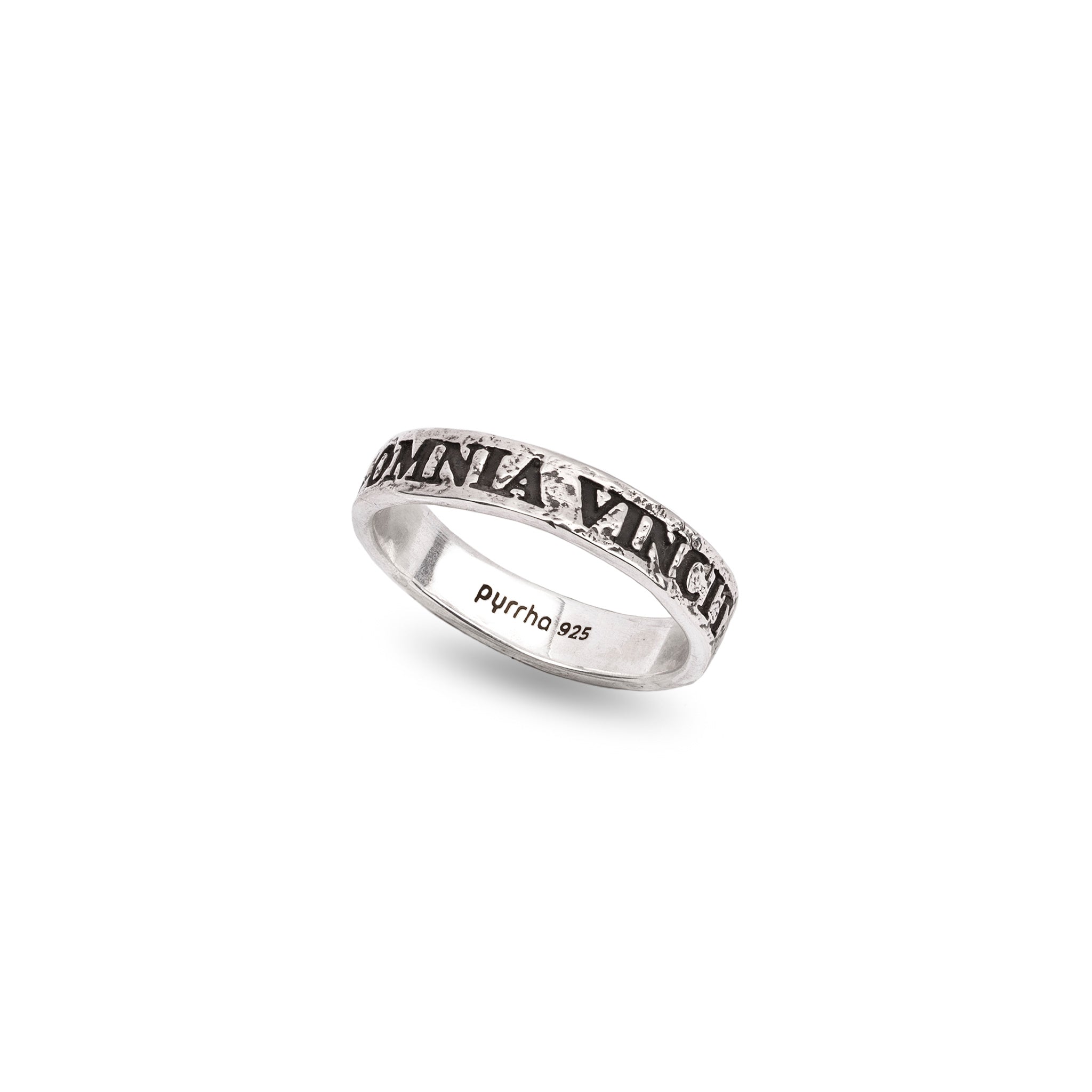 Love Conquers All Latin Motto Band Ring